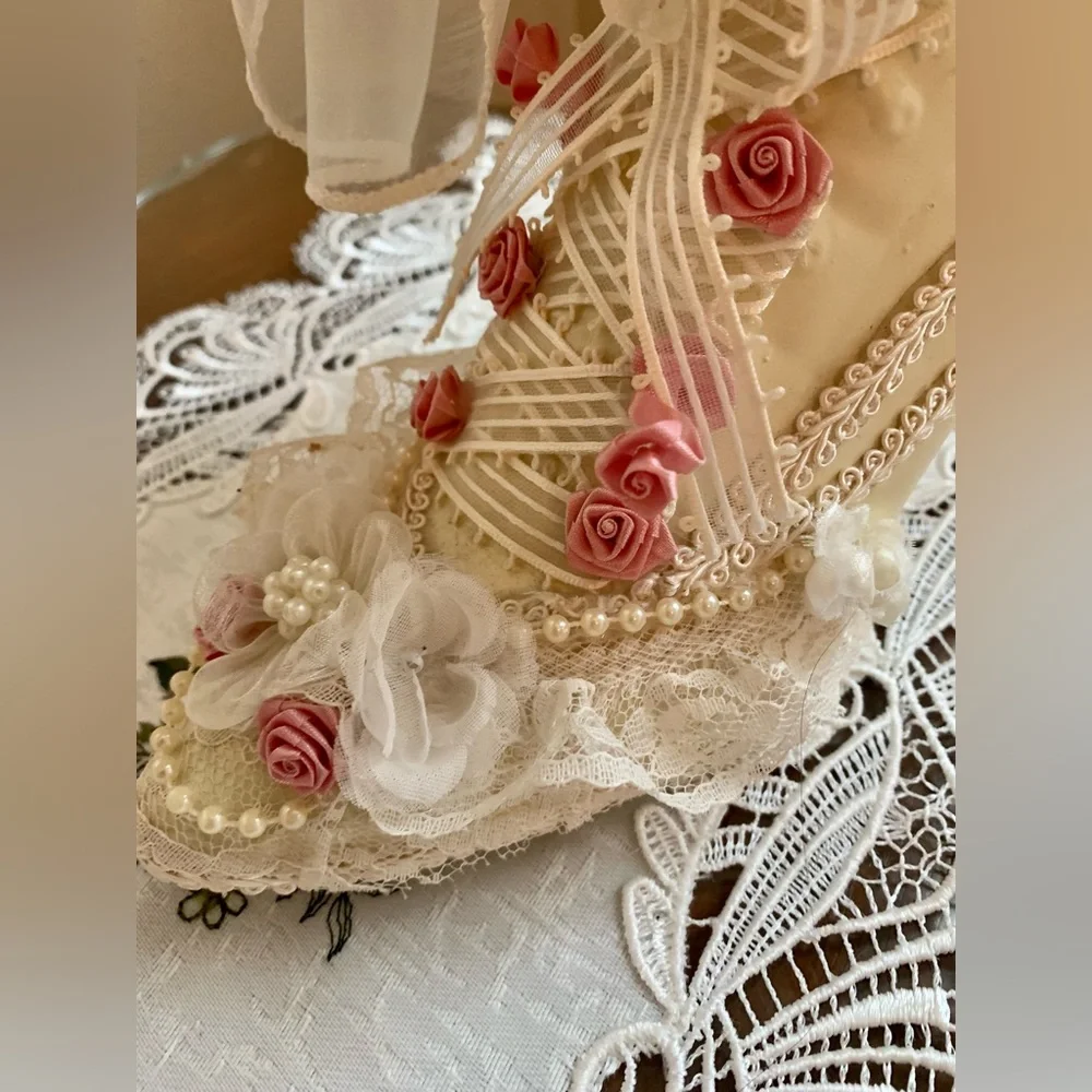 DARLING VICTORIAN BOOT DECOR PIECE. RIBBONS, LACE, PINK ROSES & FRINGE. SWEET💞 - Picture 4 of 10